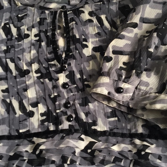 Grayscale Patterned Blouse - Picture 2 of 6